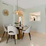 Daire Vivi Homes - Casa Sereno - Lagoon - Pool - Garden - View
